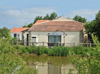 Modern 4 pers. vakantiehuis in Loire-streek met jacuzzi en verwarmd zwembad, huisdier toegestaan